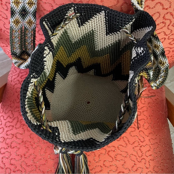 Wayuu | Mochila Woven Drawstring Chevron Earth Tones Crossbody Bag w Tassels - Picture 3 of 9